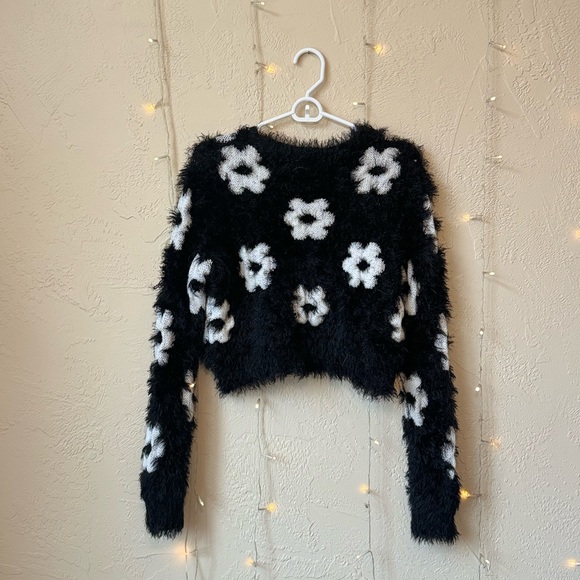 🌼Delia’s Dolls Kill Flower Sweater🌼 - Picture 1 of 2